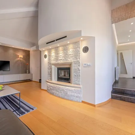 Marchi With 3 Bedrooms And Pool In Vizinada