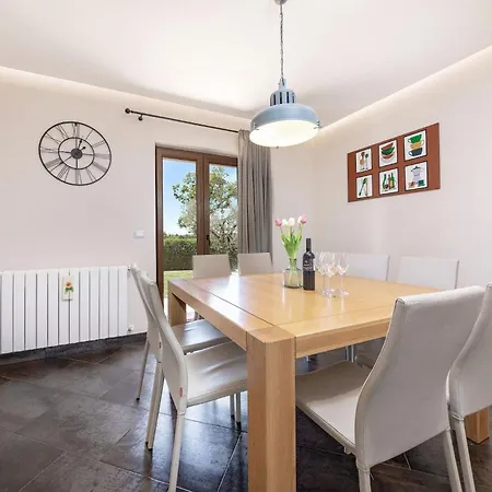Marchi With 3 Bedrooms And Pool In Vizinada *