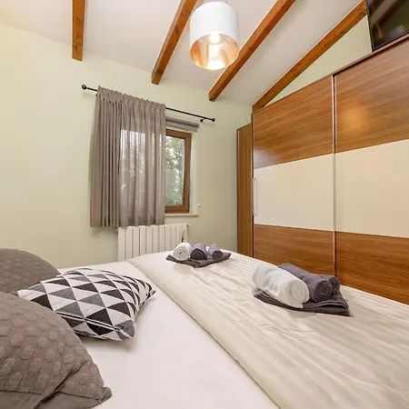 Marchi With 3 Bedrooms And Pool In Vizinada * Vranje Selo