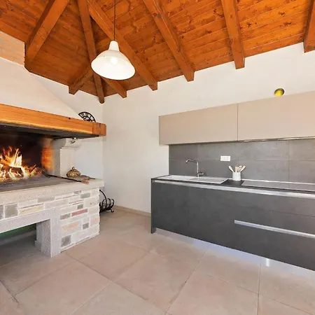 Marchi With 3 Bedrooms And Pool In Vizinada *