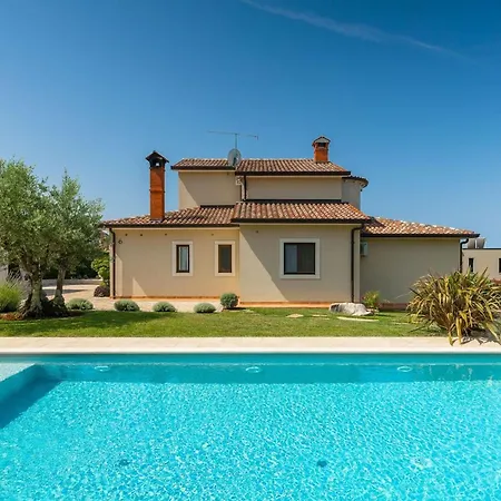 Marchi With 3 Bedrooms And Pool In Vizinada 别墅